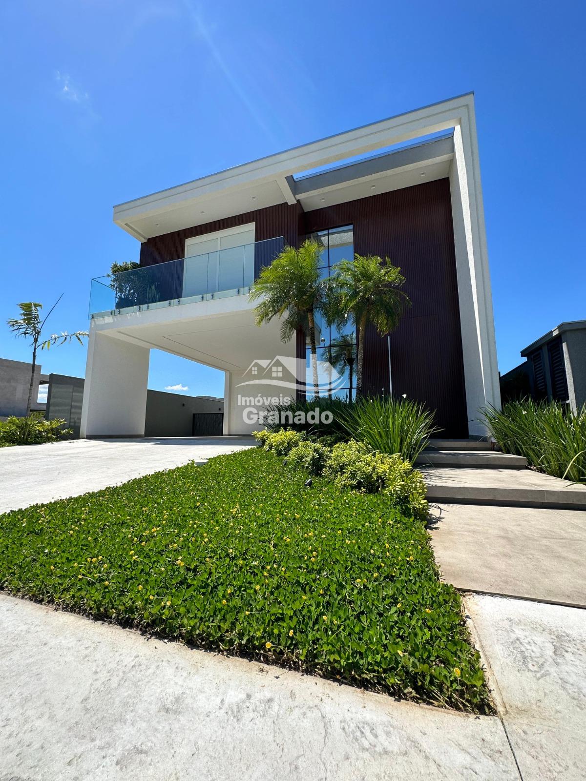 Casa com 3 suítes à venda no bairro SANTA REGINA, CAMBORIU - SC