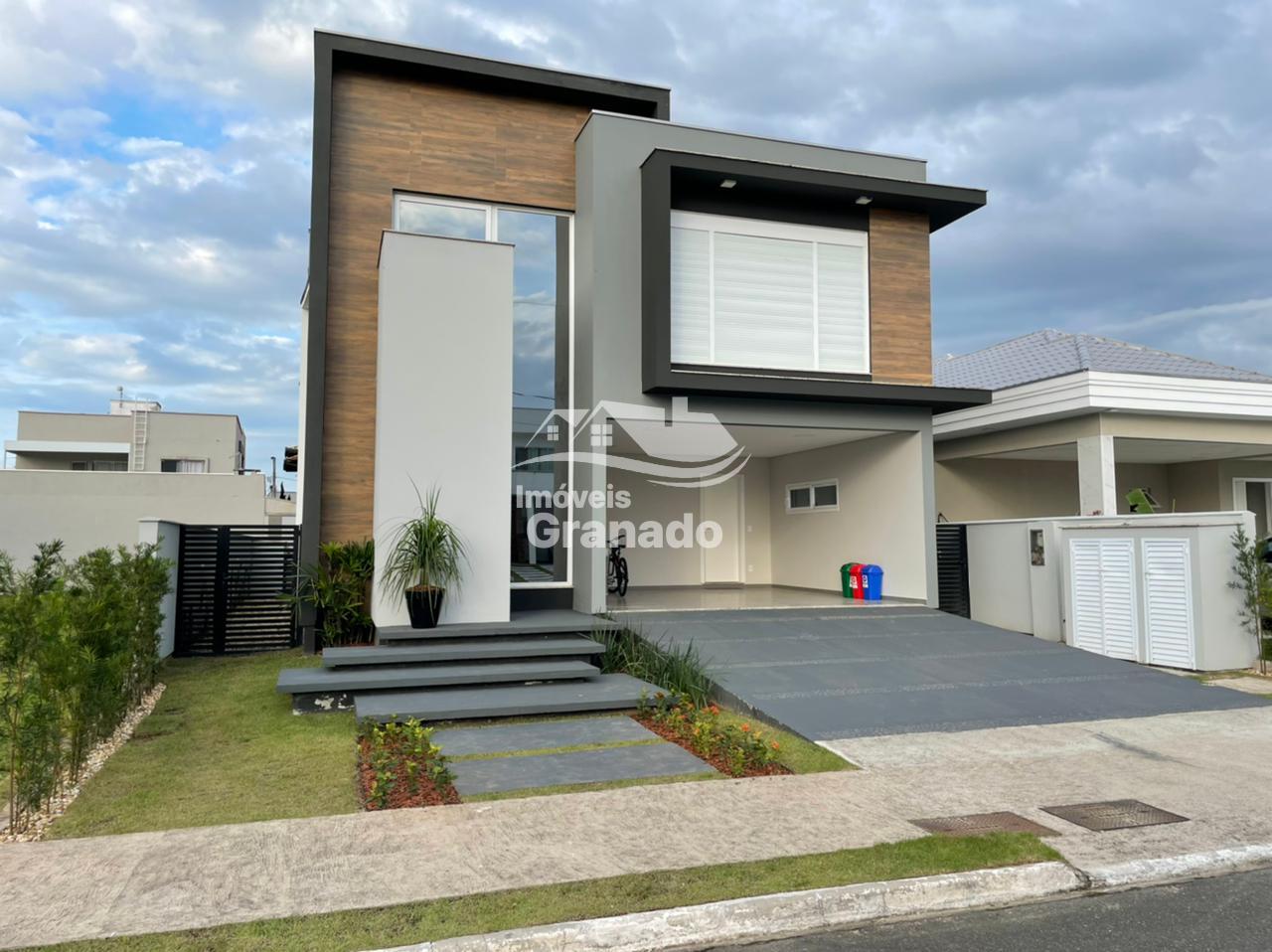 Casa de alto padrão para locação no Condomínio Caledônia, com 4 dormitórios sendo 2 suítes e 289m²!