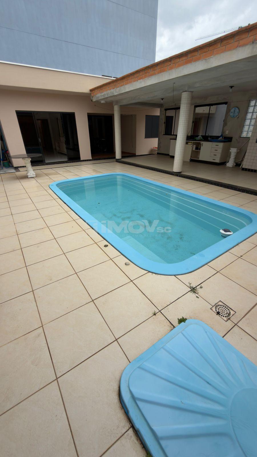 Casa ampla à venda com 2 dormitórios sendo 1 suíte, Fazendinha...