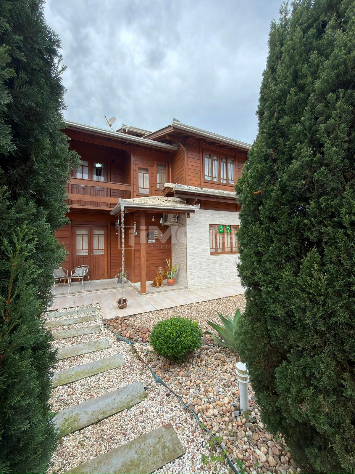 Casa ampla com 2 pavimentos e 3 dormitórios à venda, CORDEIROS...
