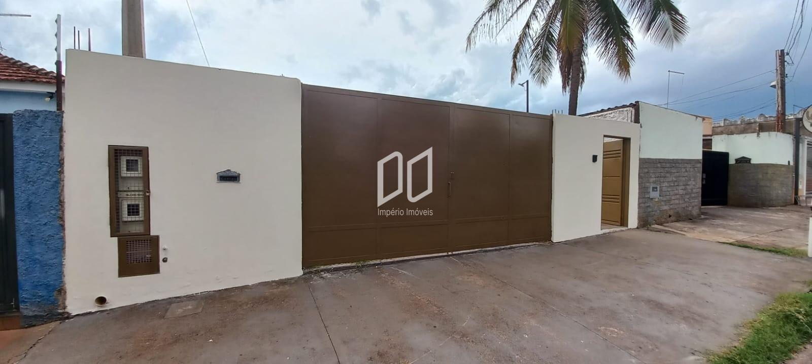 Casa à Venda, 2 Dormitórios, Suíte, 3 Banheiros, Av. Romulo Lu...