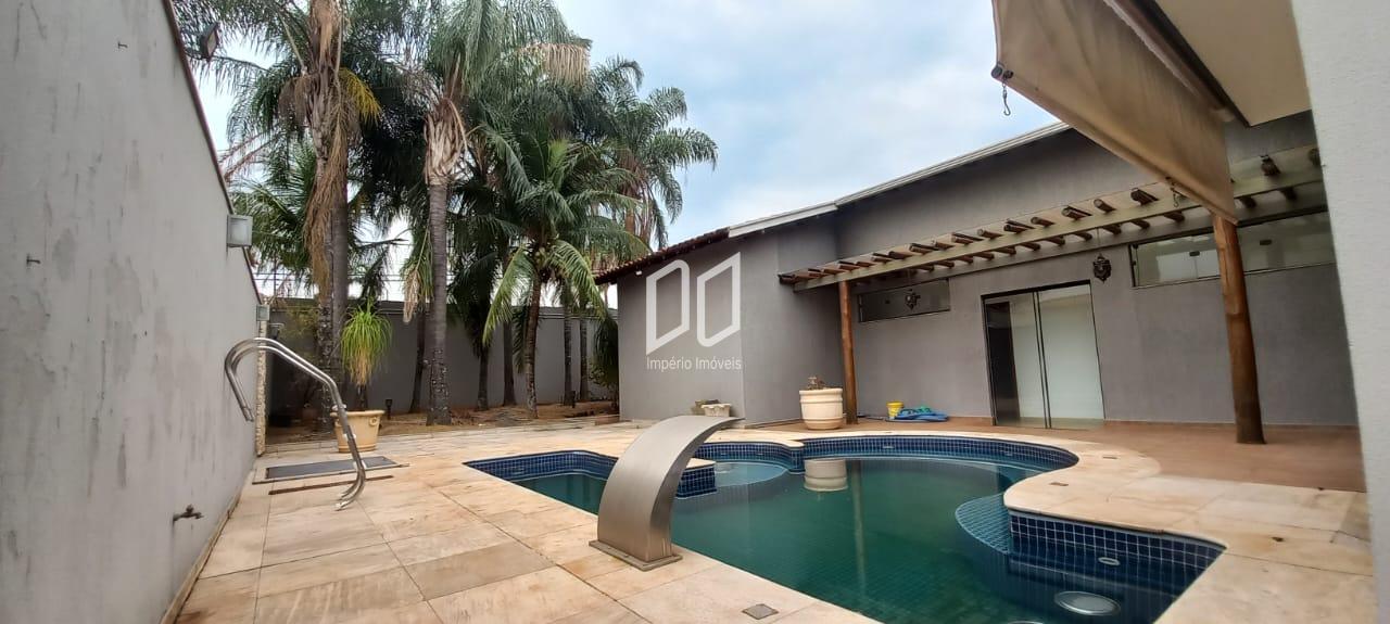 Casa à venda, 4 Suítes, Piscina, Churrasqueira, Condomínio Man...