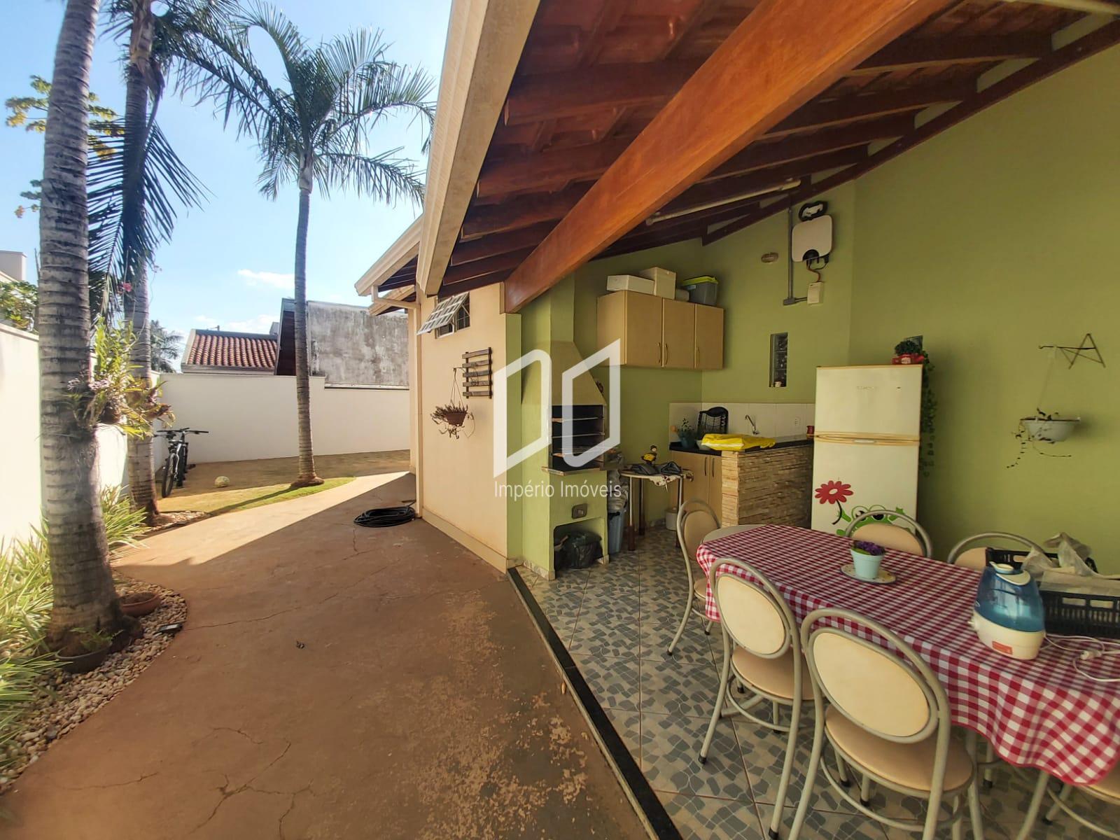 Casa à Venda, 3 Dormitórios, Churrasqueira, Jardim Bounganvill...