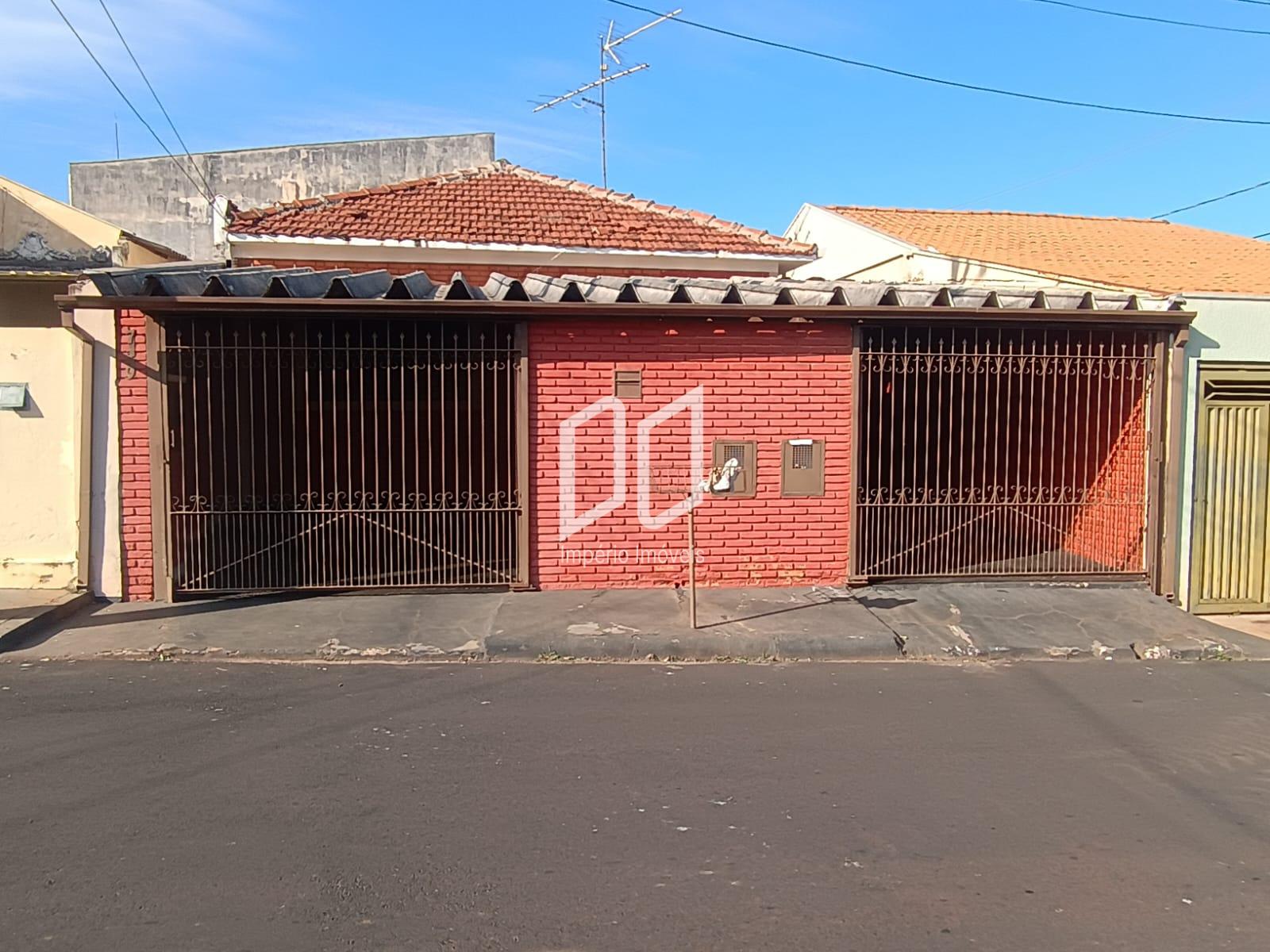 Casa à Venda ou Locação, 2 Dormitórios, Av. Martinho Gerard Ro...