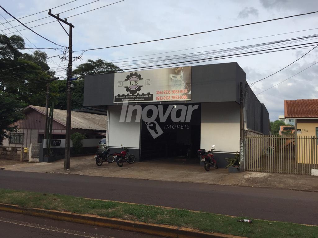 BARRACO COM CASA NOS FUNDOS