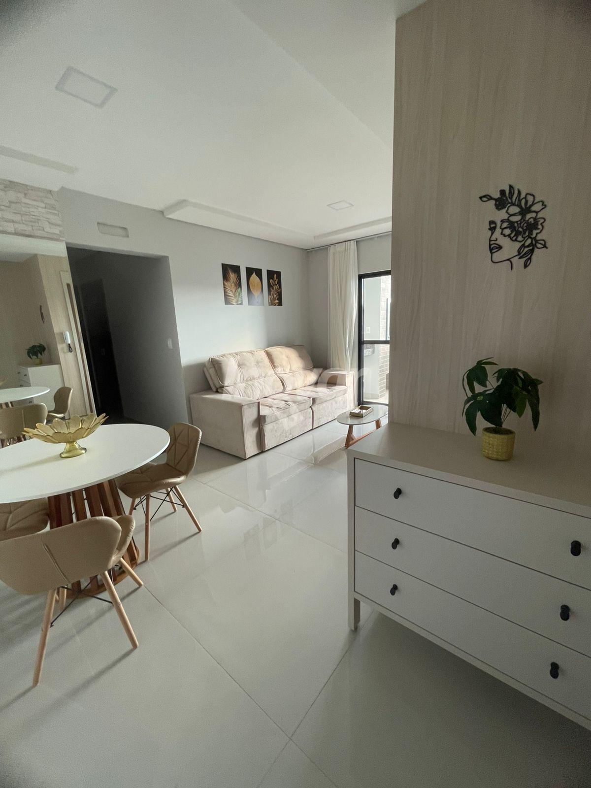 APARTAMENTO COM UMA SUITE E UM QUARTO, SACADA COM CHURRASQUEIRA
