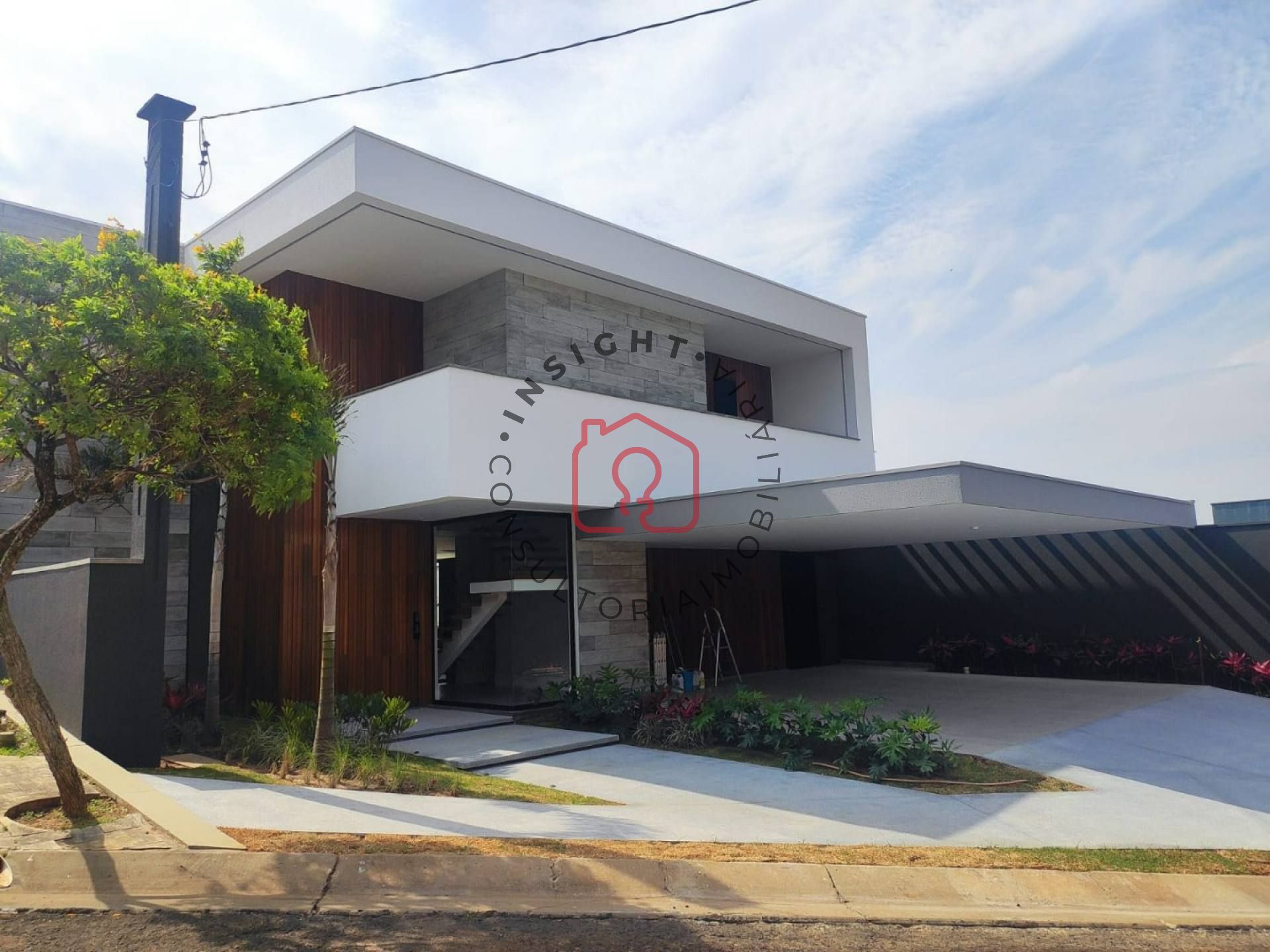 Casa de Condom?nio Para Venda com 04 su?tes no Condominio Gard...