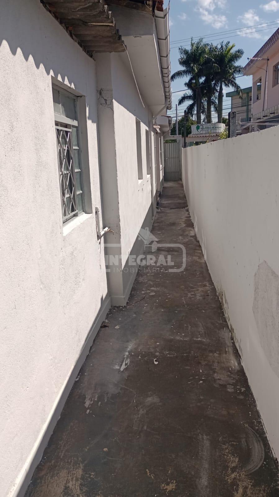 CORREDOR DO QUINTAL VISTO P FRENTE