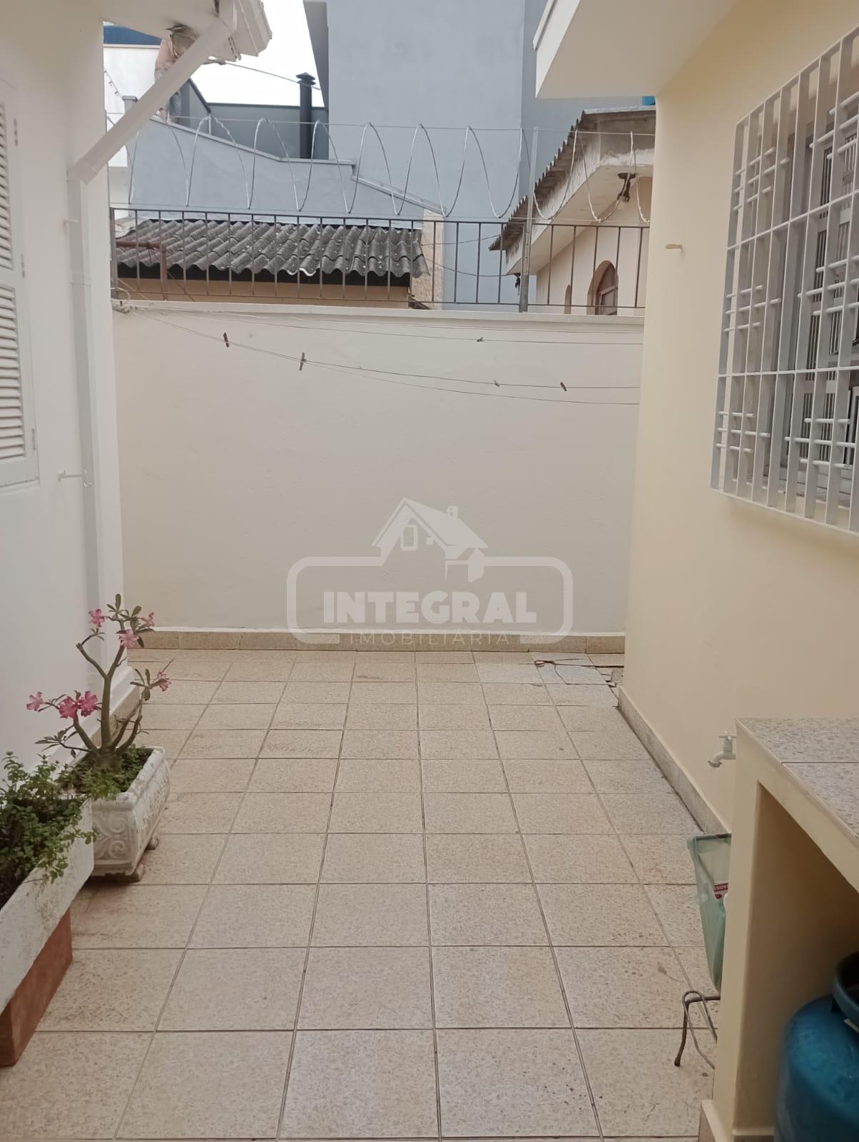 ESPAÇOS LATERIAS DA CASA
