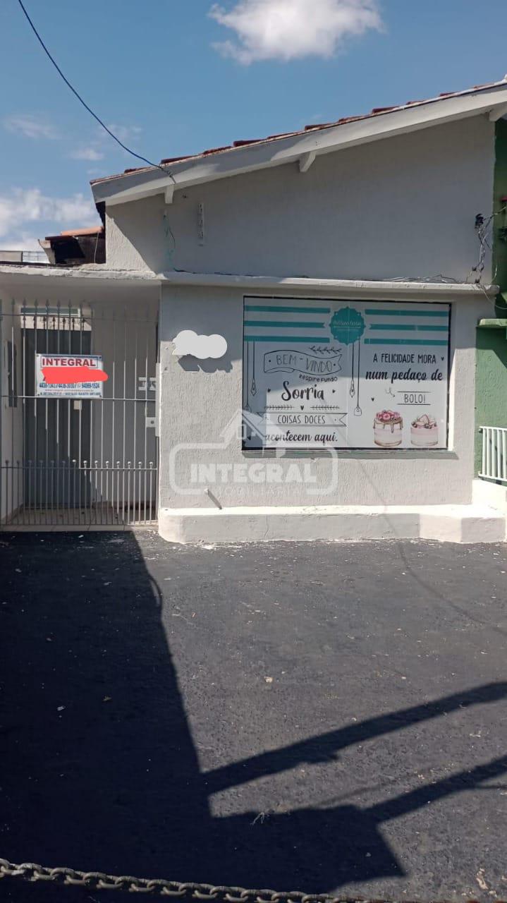 TERRENO -  330 M   E Construção 230 m  - COM 02 CASAS - ENFRENTE AO HOSPITAL DA MULHER