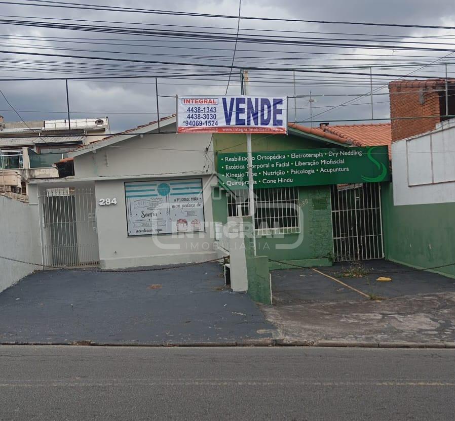 02 dorms, sala, cozinha, wc, lavanderia quintal, entrada p 02 carros- Cada uma das casas