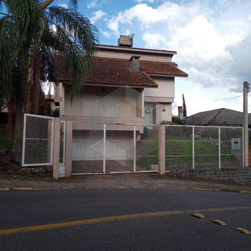 Bela casa à venda em Bento Gonçalves, ótima localização!