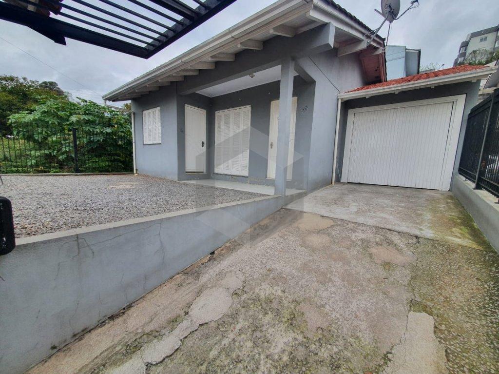 OPORTUNIDADE !!!! CASA  INDIVIDUAL, COM TERRENO CERCADO COM GRADE
