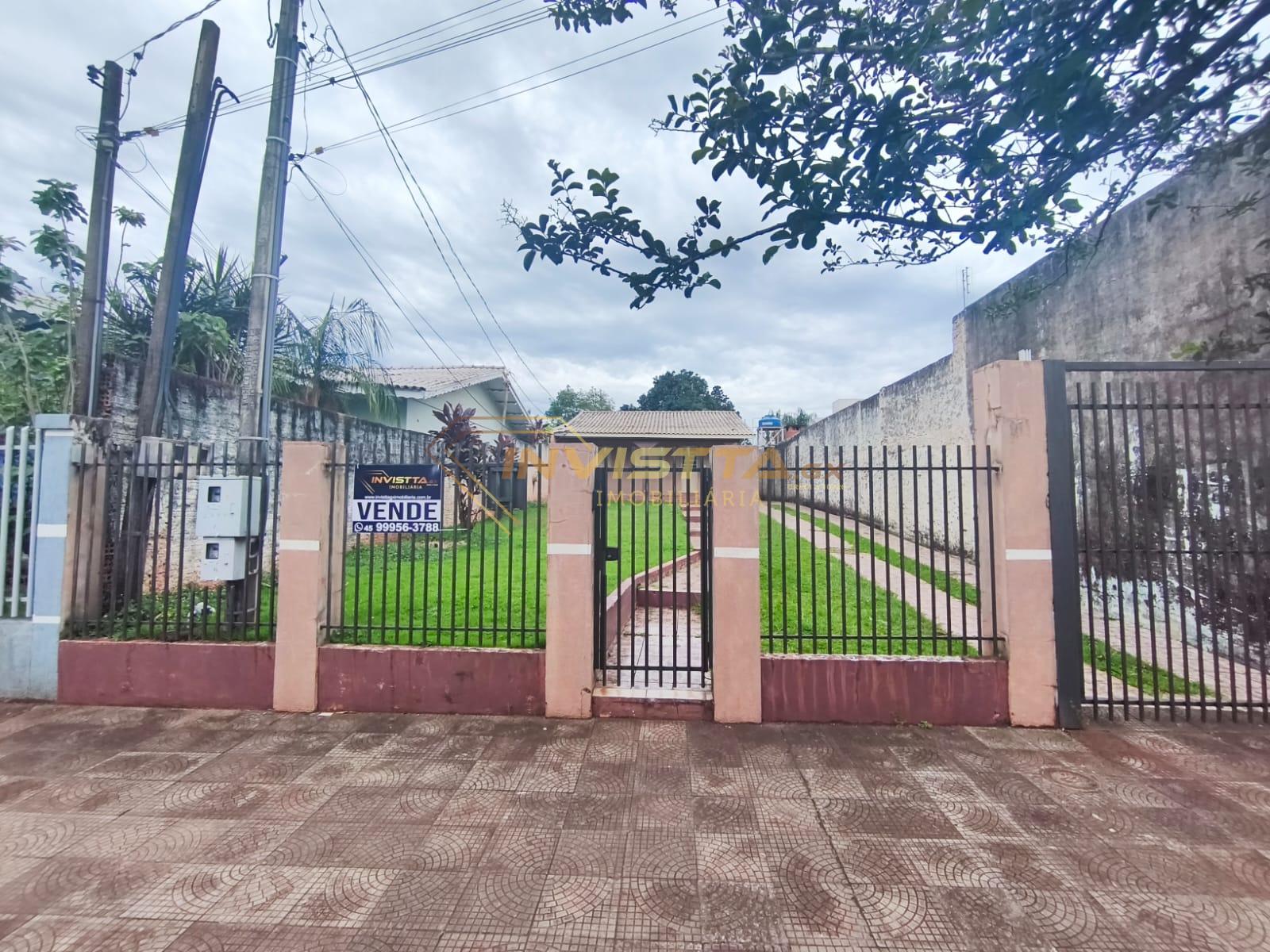 TERRENO COMERCIAL NO CENTRO DE MEDIANEIRA COM 02 CASAS