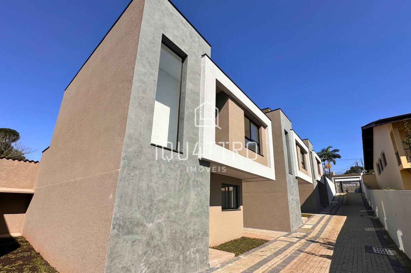 Sobrado novo no Bairro Santa C?ndida - 3 quartos - N?O GEMINADO