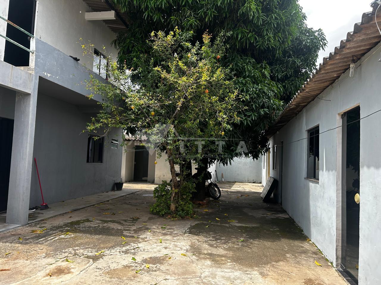 CASA Á VENDA EM LUÍS EDUARDO MAGALHÃES, CENTRO.