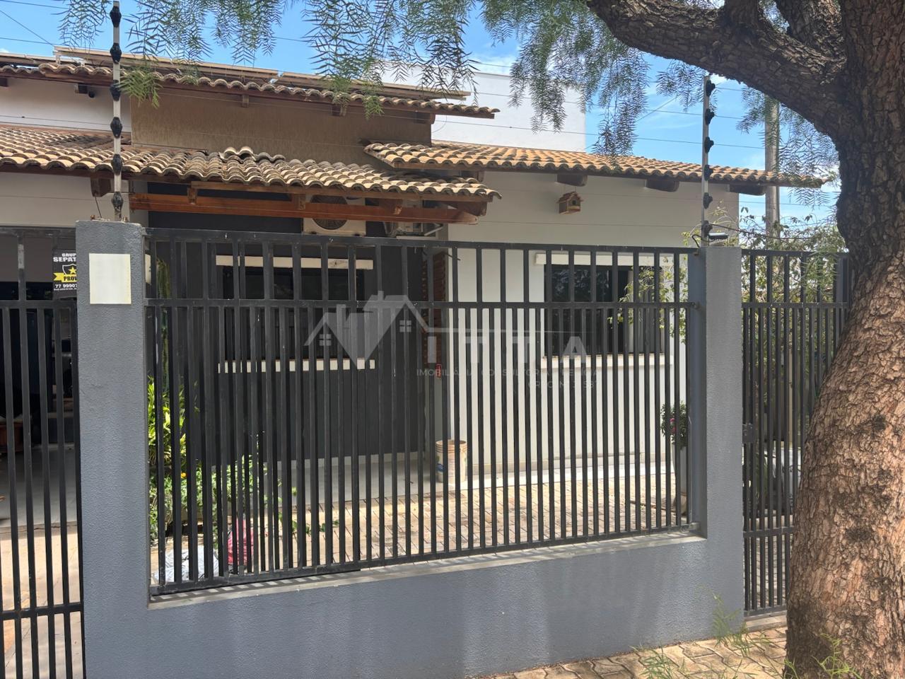 CASA  Á VENDA EM LUÍS EDUARDO MAGALHÃES, BAIRRO JARDIM PARAÍSO.