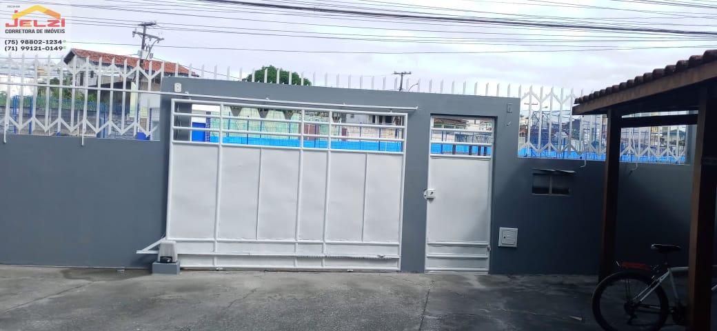 Apartamento amplo 1º ANDAR, condomínio pequeno, Bloco A, de fr...