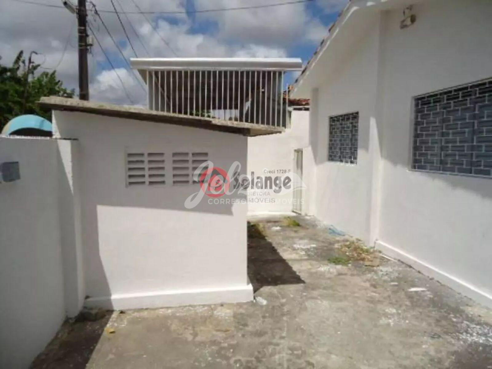 Casa ampla de esquina  em bairro com grande import?ncia para a...