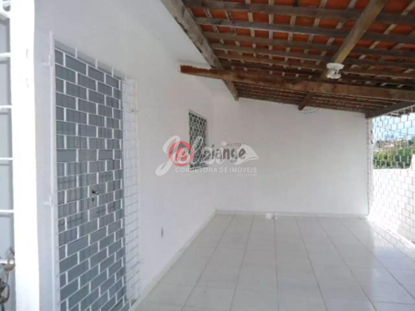 Casa ampla de esquina  em bairro com grande importância para a...