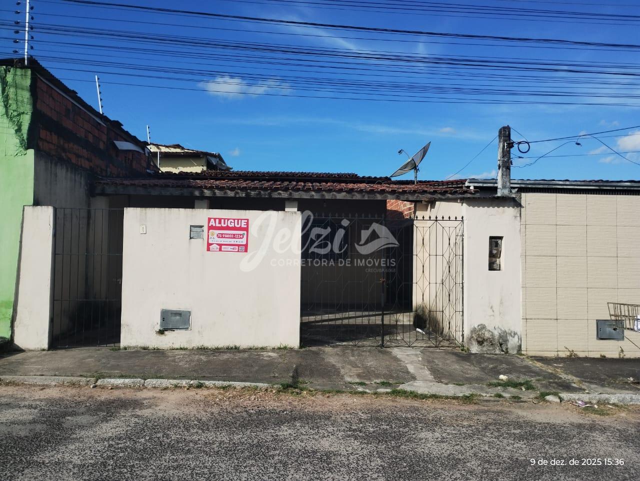 Casa de laje, com ?rea livre na frente e fundo , no bairro Jar...