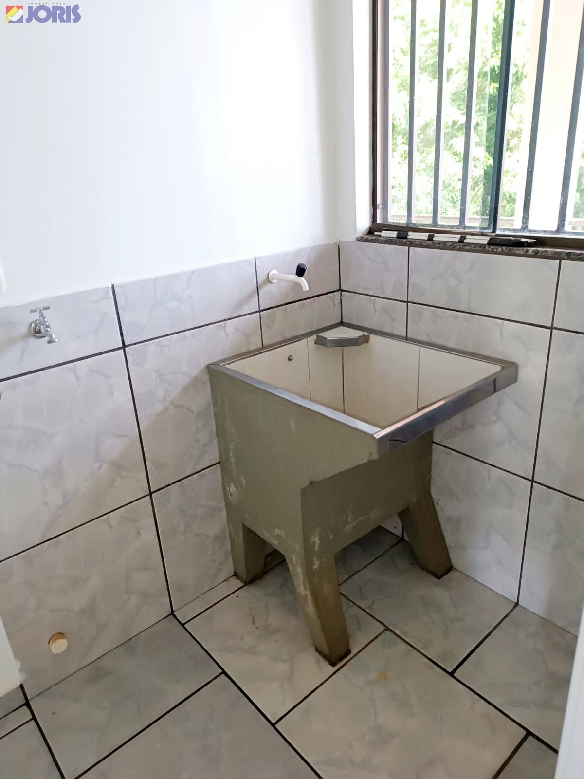 Apartamento com 02 quartos e com vaga de garagem, no centro da...