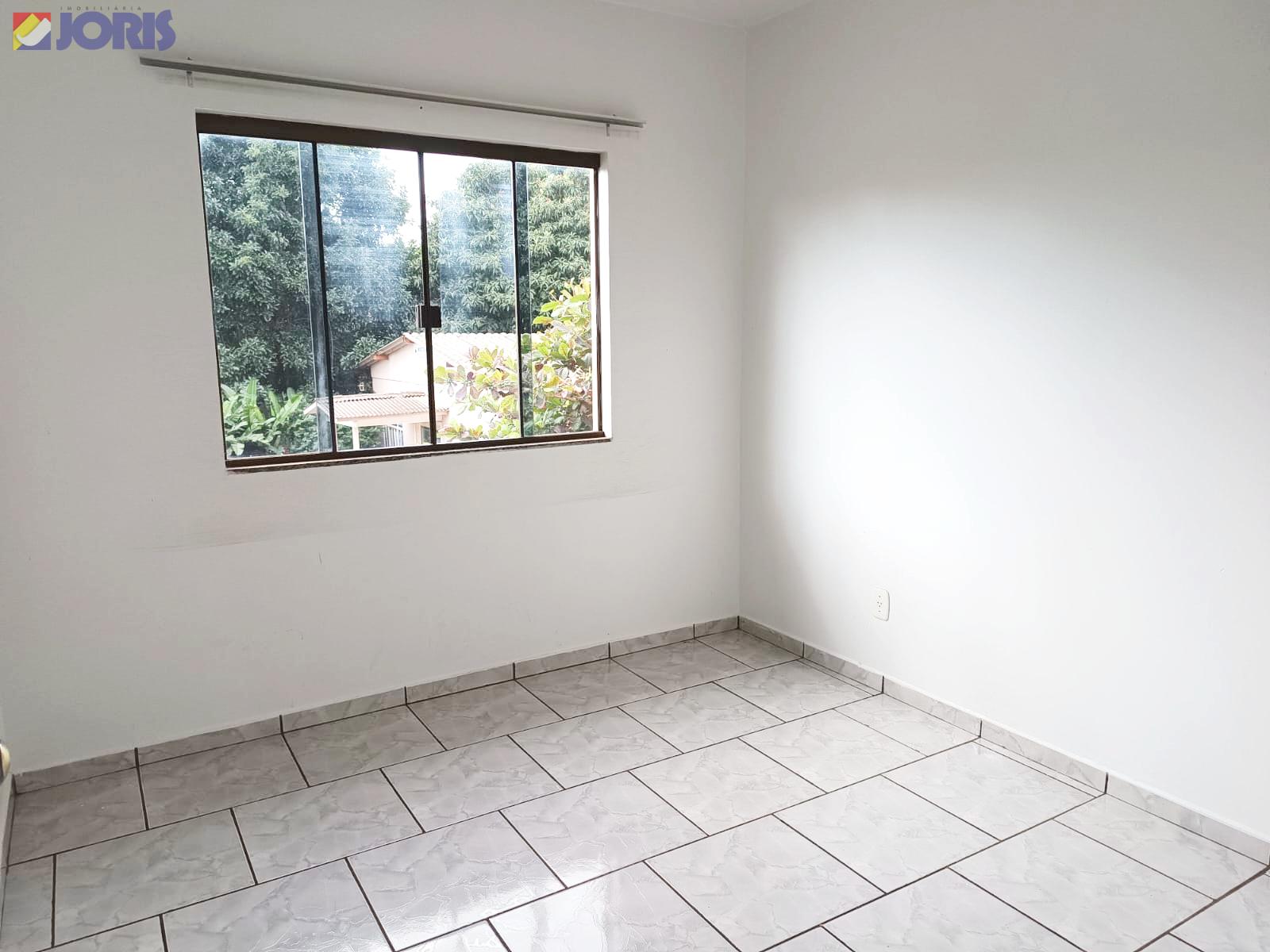 Apartamento com 02 quartos e com vaga de garagem, no centro da cidade