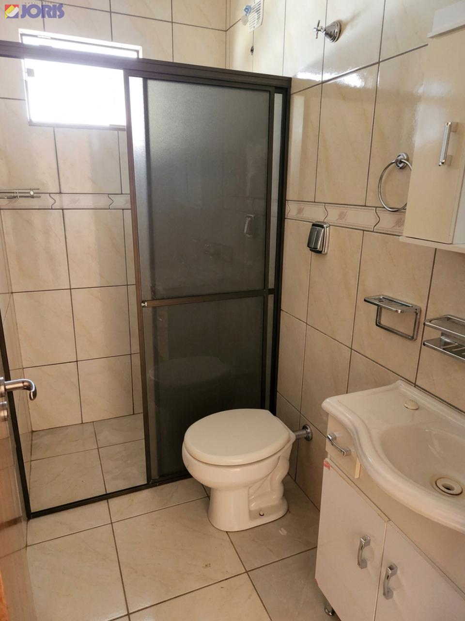 Casa com 02 quartos no Boa Vista e amplo espao de lote
