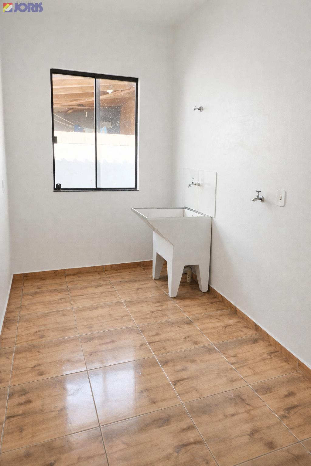 Casa com 02 quartos no Boa Vista e amplo espao de lote