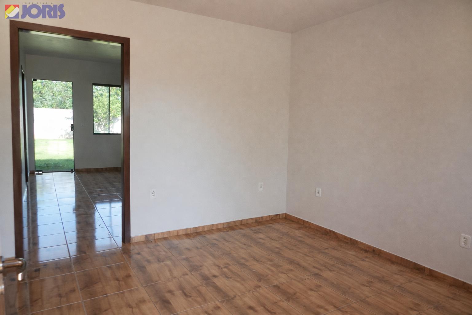 Casa com 02 quartos no Boa Vista e amplo espaço de lote