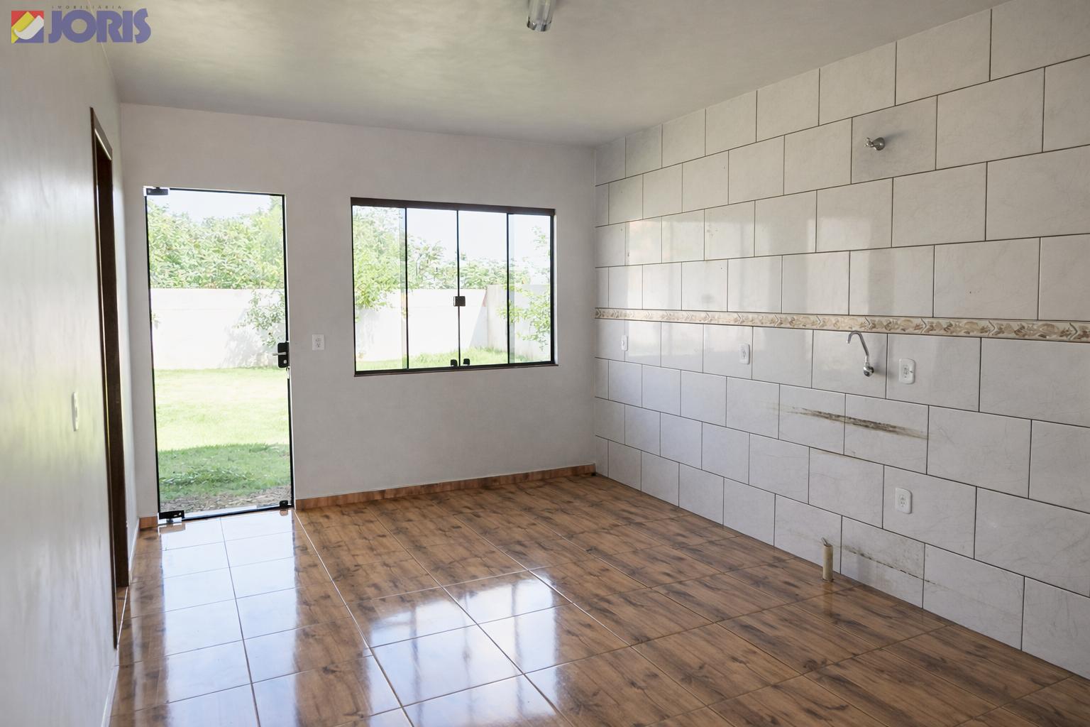 Casa com 02 quartos no Boa Vista e amplo espaço de lote