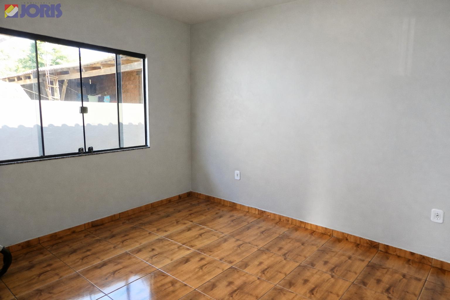 Casa com 02 quartos no Boa Vista e amplo espao de lote