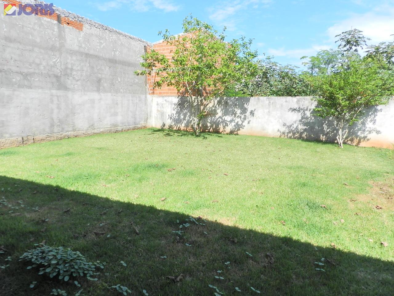Casa com 02 quartos no Boa Vista e amplo espao de lote