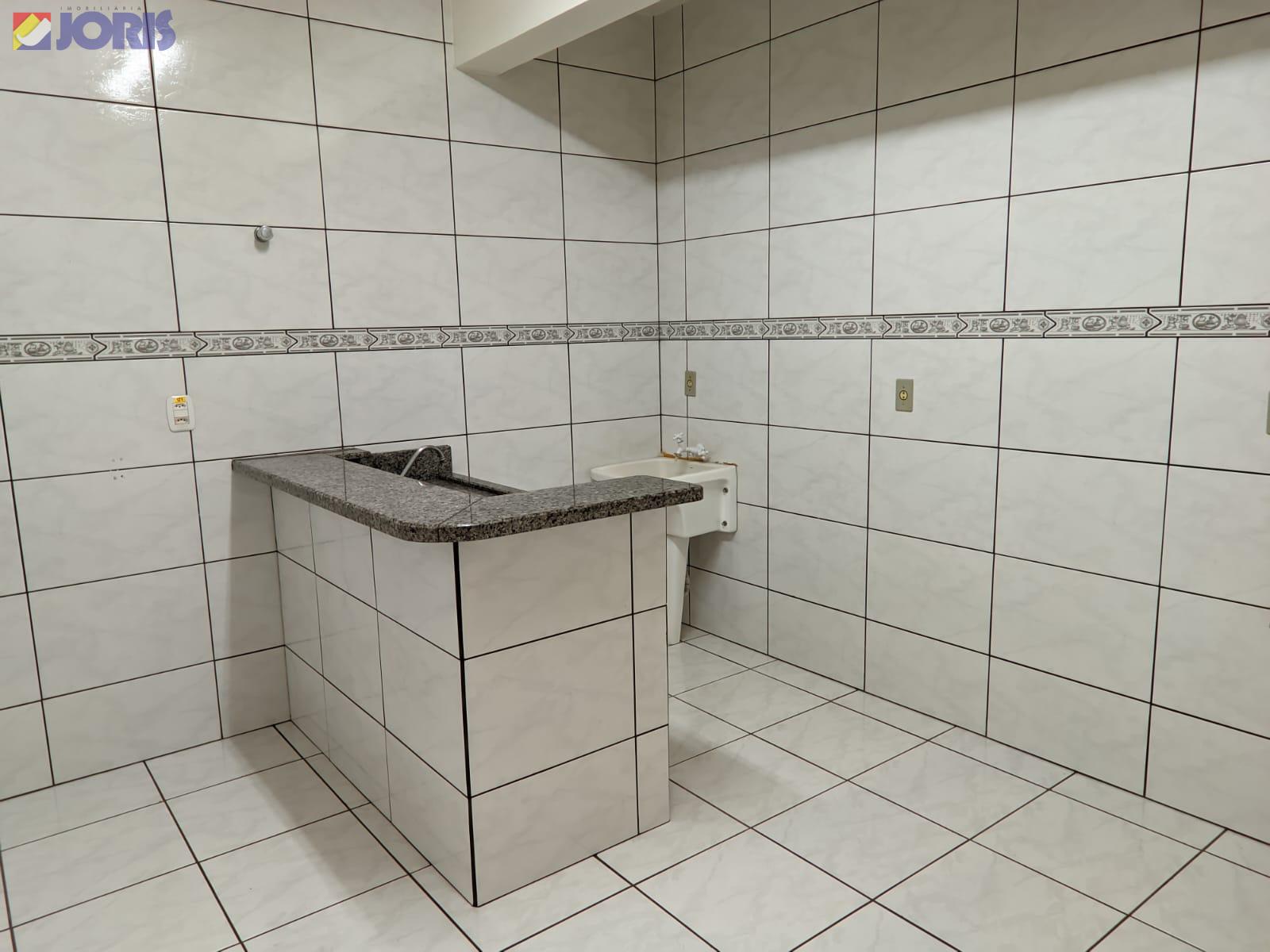 Apartamento | Com sacada | Centro