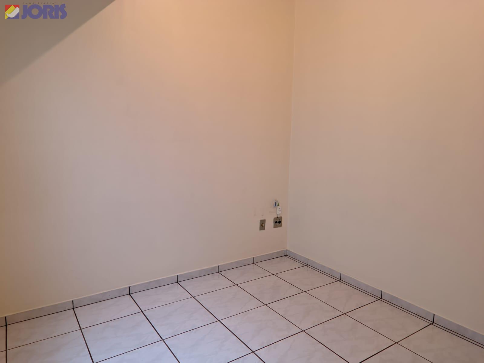 Apartamento | Com sacada | Centro