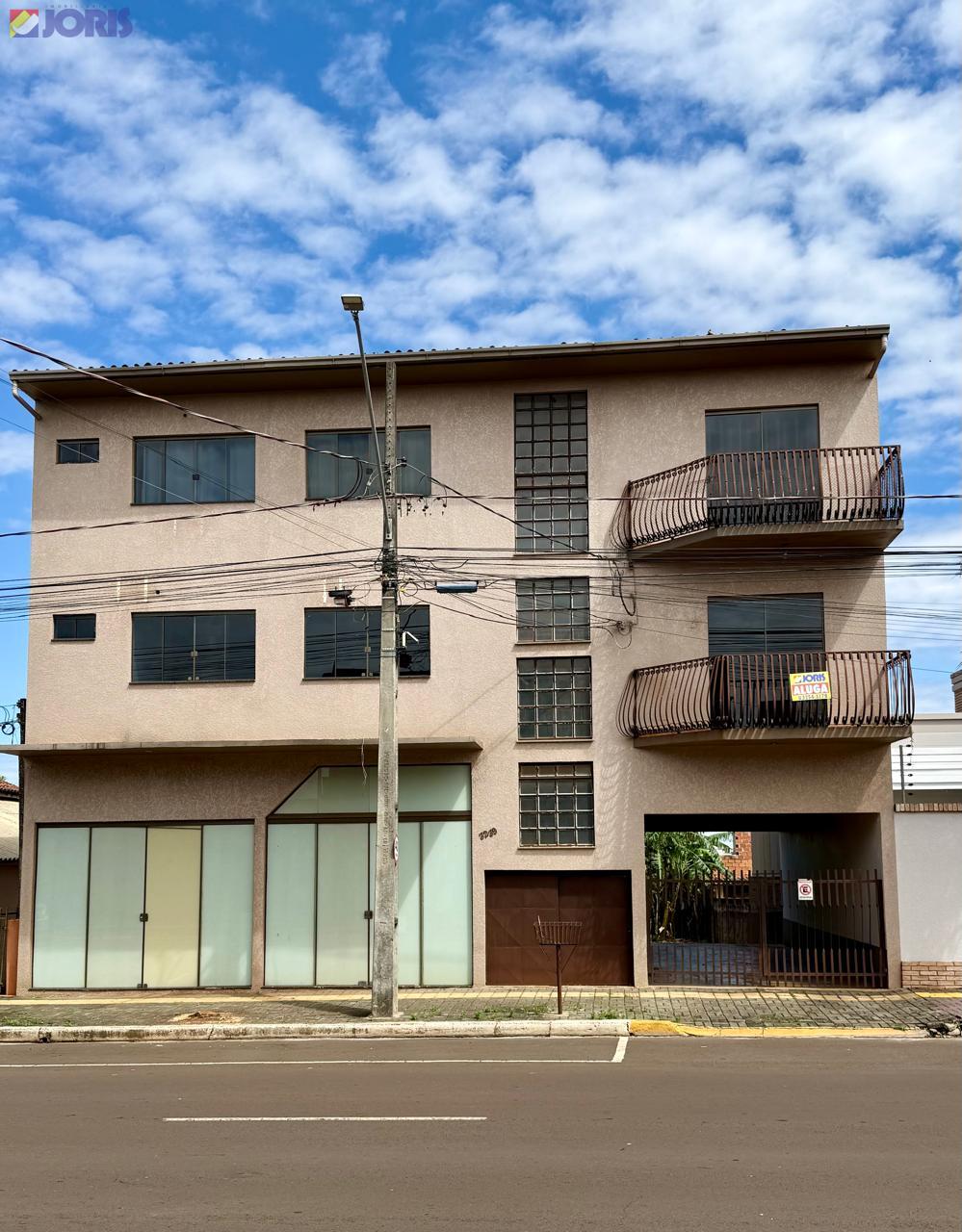 Apartamento com 01 suíte e 02 quartos - Ao lado do Show de Bola