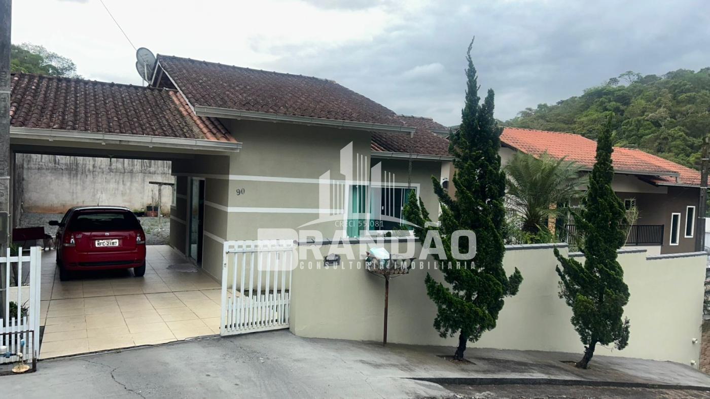 Casa em Guaramirim. Terreno com 390 m  quadrados murados