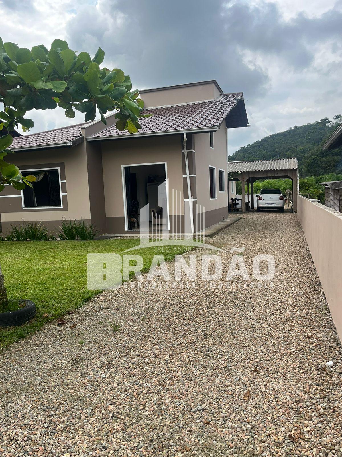 Duas casas no terreno em Schroeder muito espaço, otima localizaão