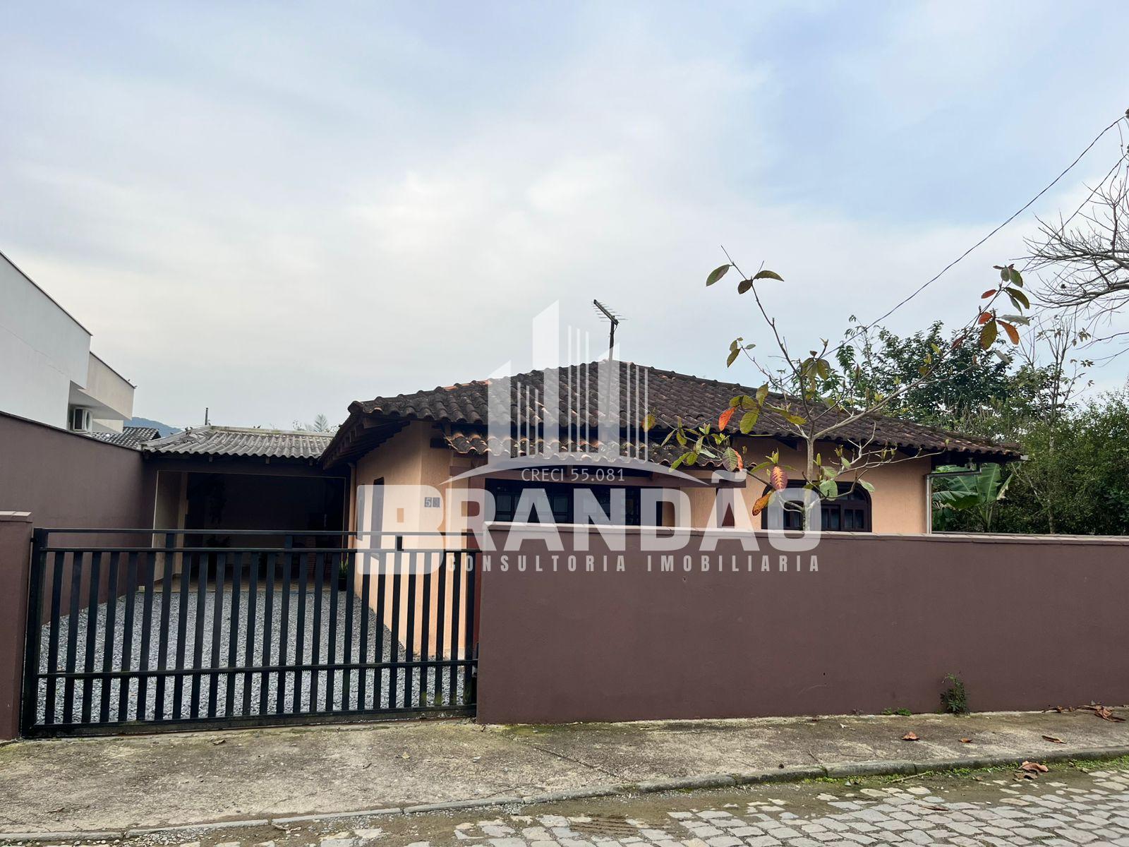 Casa à venda no bairro Avaí em GUARAMIRIM - SC com cozinha e b...