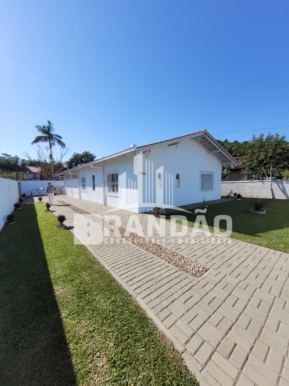 Casa à venda com 3 dormitórios na Estrada do Bananal, em Guara...