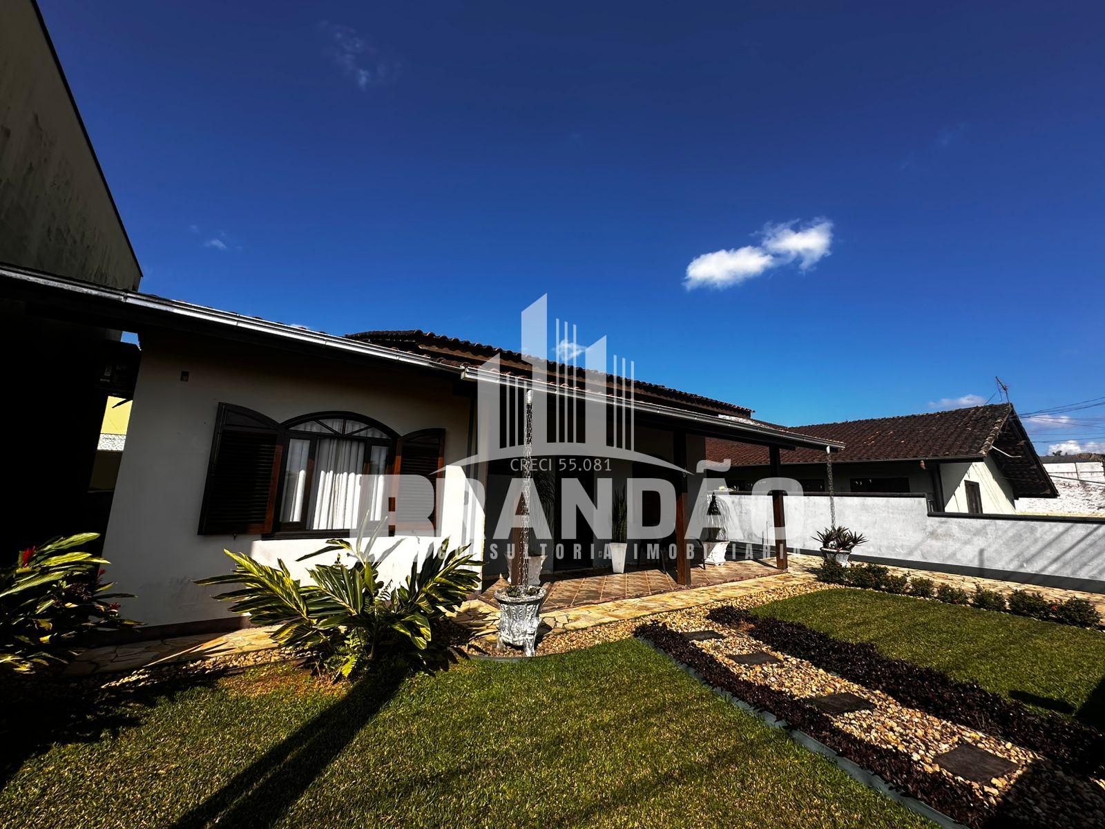 Casa à venda no bairro Avaí, em Guaramirim, em terreno de 405m .