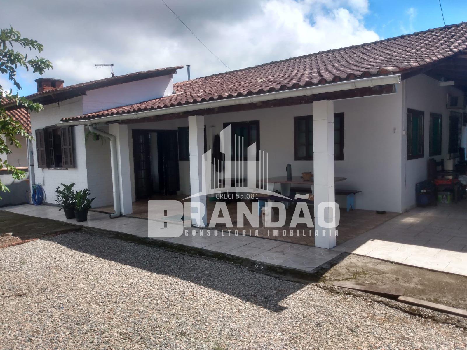 Casa à venda a 500 metros da praia, em SAO FRANCISCO DO SUL - SC
