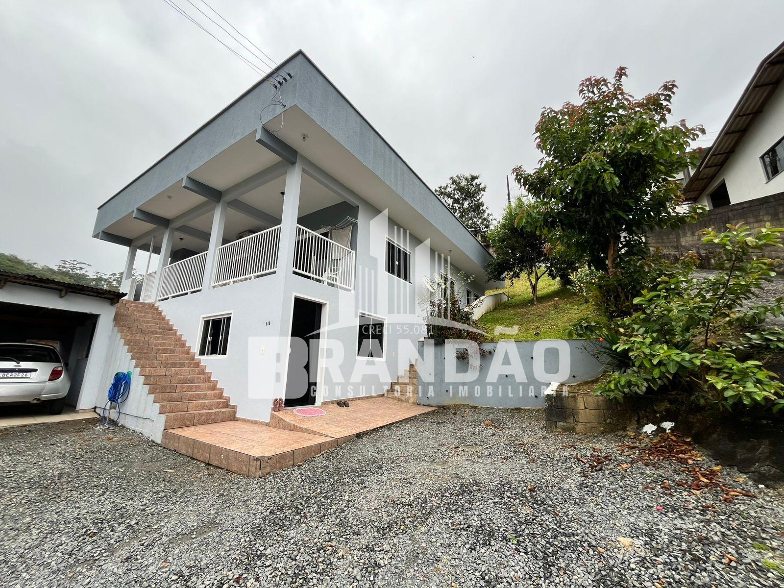 Sobrado à venda no bairro Vila Amizade - GUARAMIRIM - SC