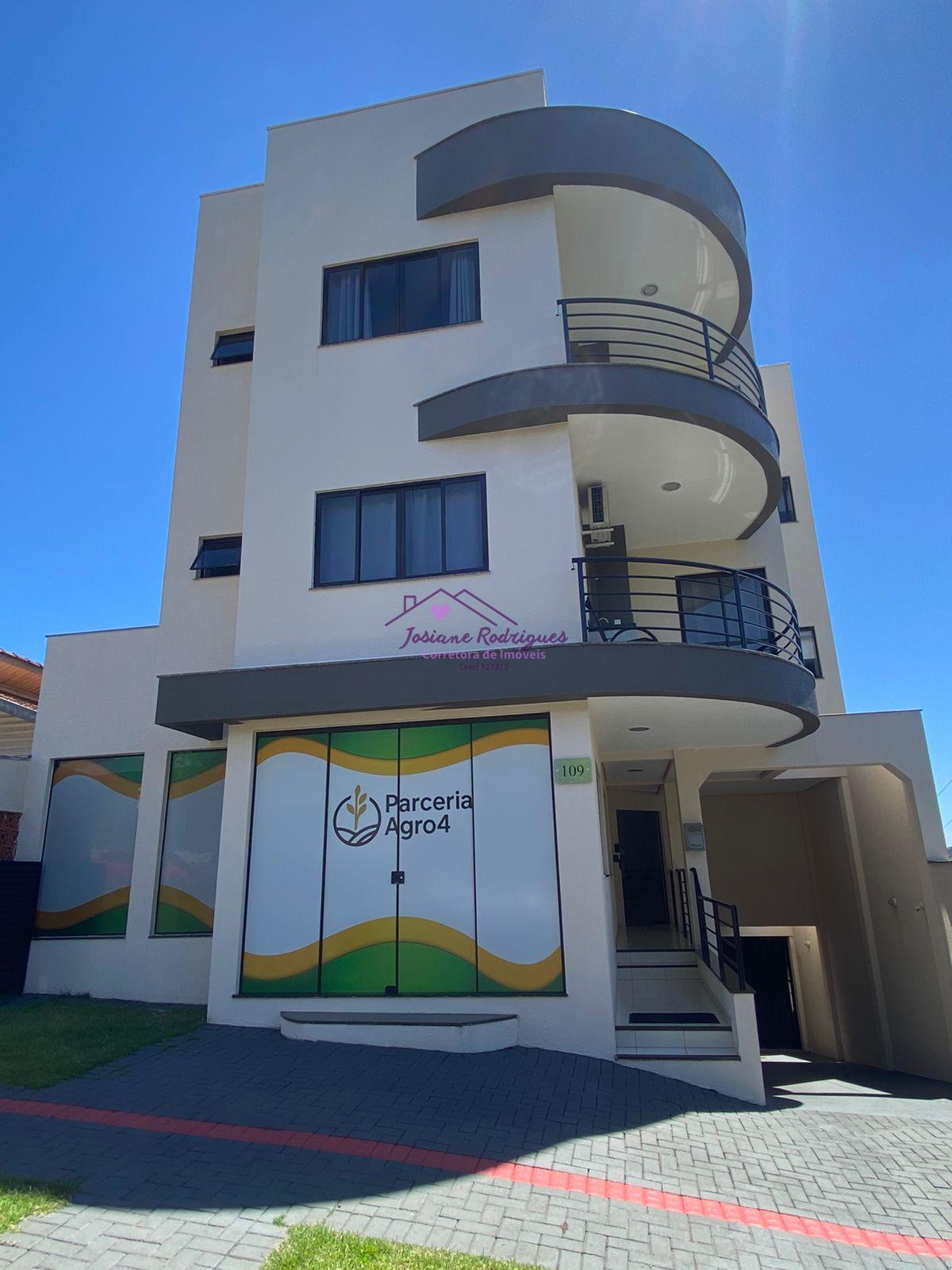 VENDE-SE APARTAMENTO COM 1 SU?TE E 2 QUARTOS NO CENTRO DE PATO...