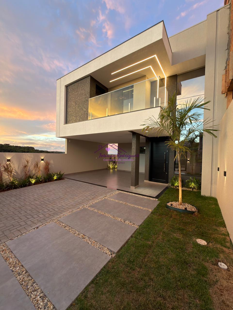 SOBRADO À VENDA  DE ALTO PADRÃO COM ARQUITETUTA MODERNA