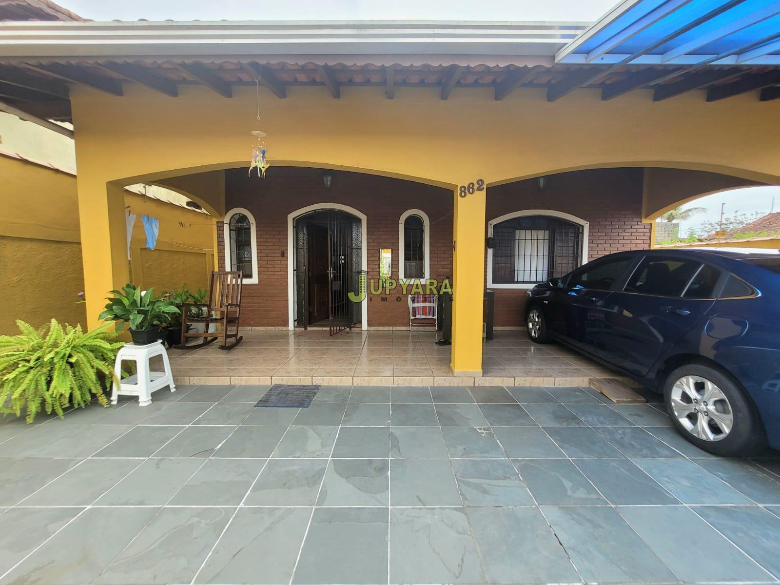 CASA À VENDA COM  2 DORMITÓRIOS SENDO 1 SUÍTE - TERRENO INTEIR...