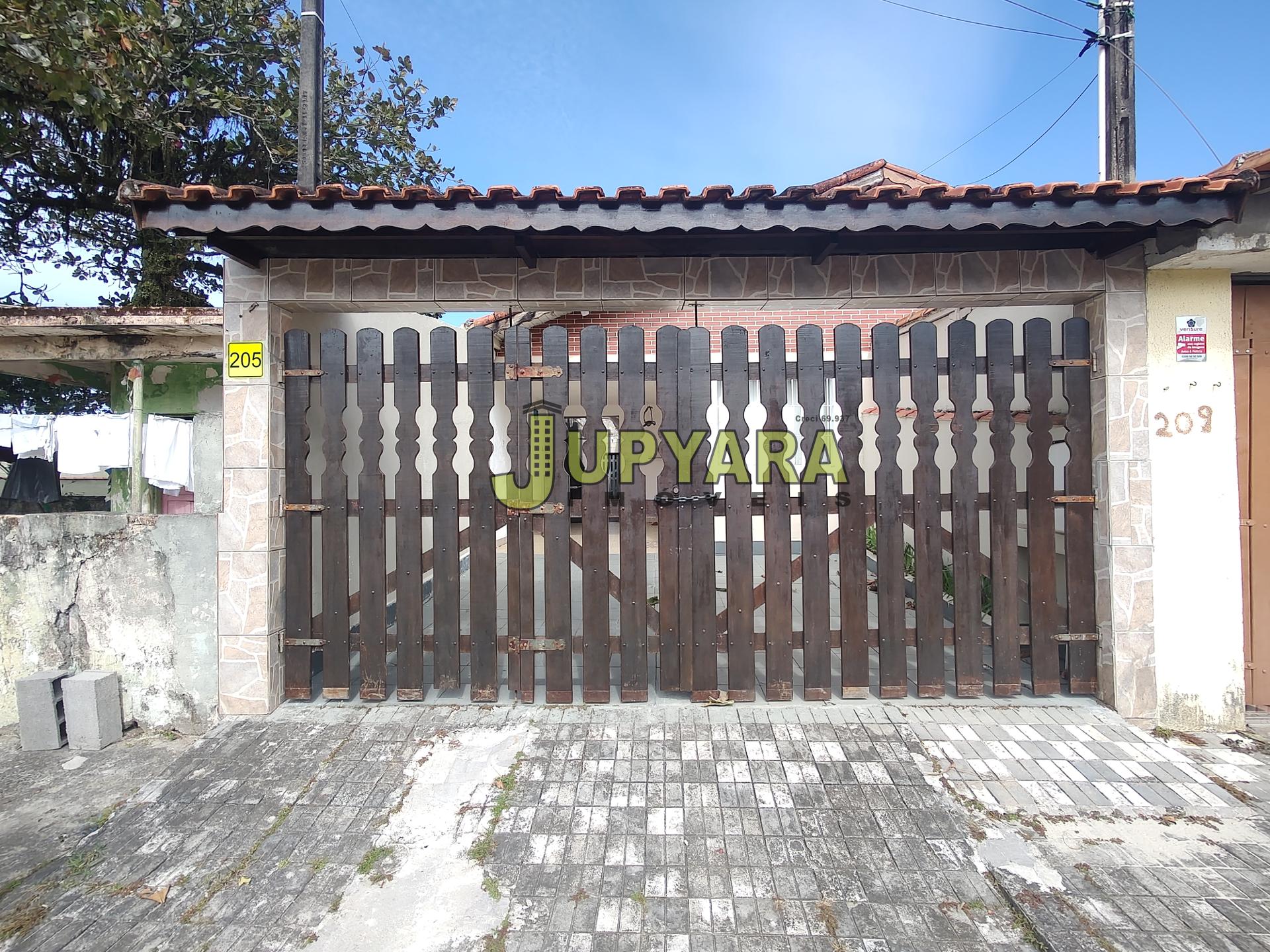 CASA A VENDA NO BALNEÁRIO ITAÓCA  NA 2  QUADRA EM MONGAGUÁ