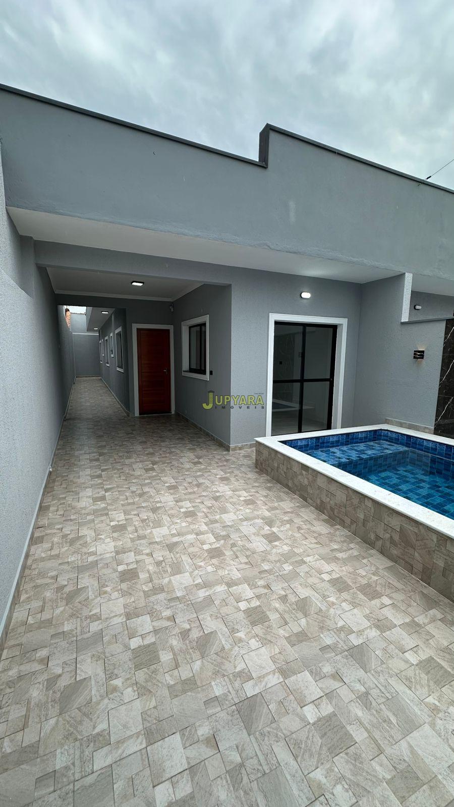 Casa à venda com piscina - 2 dorm sendo1 suíte, Jardim Santana...