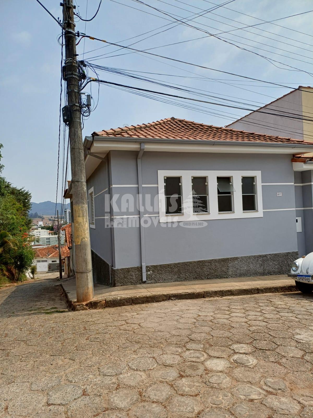 Casa a venda no bairro Vista Alegre, composta de 3 dormitórios...