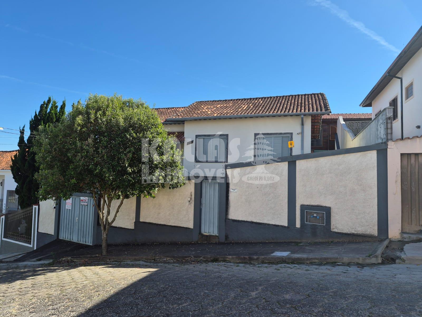 Casa com 3 dormit?rios sendo 1 su?te, sala, cozinha, ?rea serv...